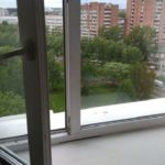 Размещено фото с места падения ребенка из окна в Рязани