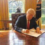 Госдеп объявил о готовности выполнить иммиграционный указ Трампа