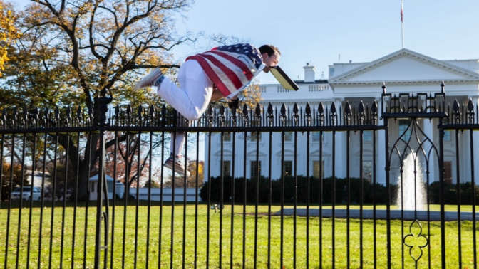 Неизвестный мужчина пытался пробраться в Белый дом — Спецслужба США