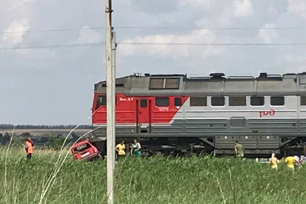 Под Волгоградом в ДТП с поездом и «Жигули» погибла шофёр легкового авто