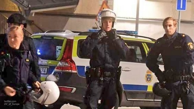 Два человека напали на полицейский патруль в Стокгольме