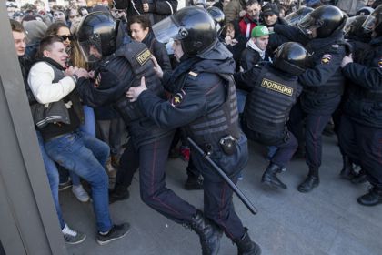 Суд арестовал сторонника Мальцева по обвинению в нападении на полицейского