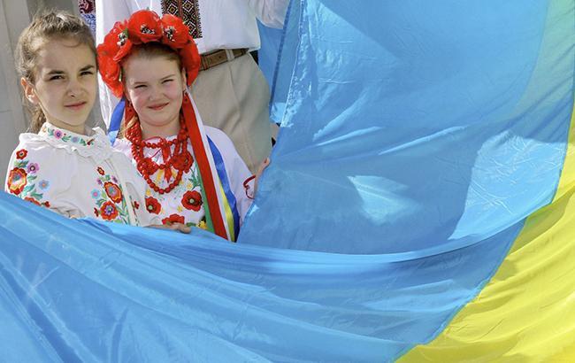 Больше половины украинцев одобряют введение миротворцев на Донбасс, — опрос