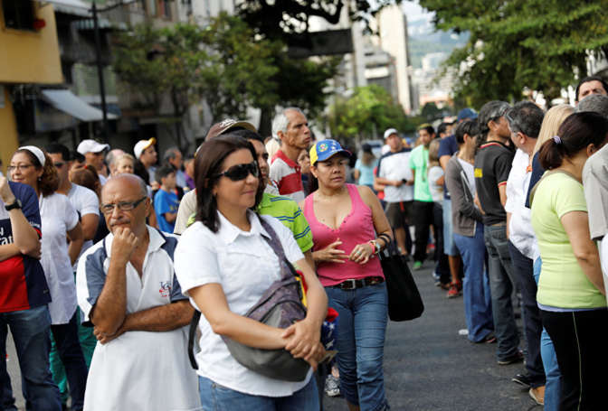В Венесуэле на народном референдуме проголосовали не менее 7 млн человек