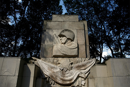 МИД Польши: Поправки по сносу монументов не затронут советские захоронения