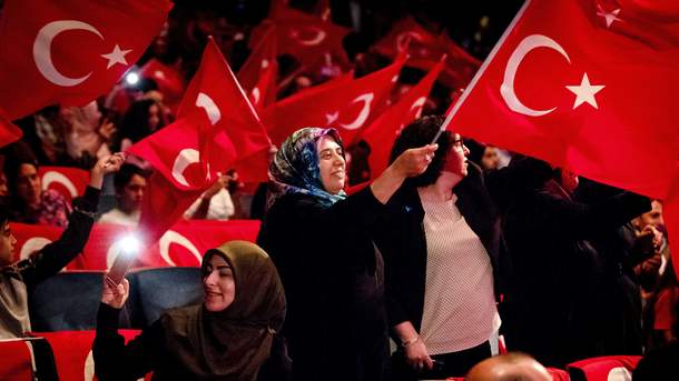 В Турции годовщину попытки госпереворота «отметили» многотысячными увольнениями