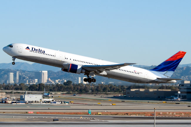 Delta извинилась перед высаженным с самолета россиянином