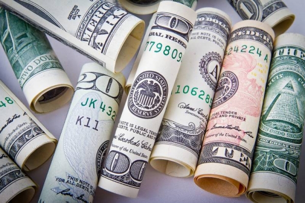 «Сбережения сохраняют в рублях». Доллар потерял доверие граждан России