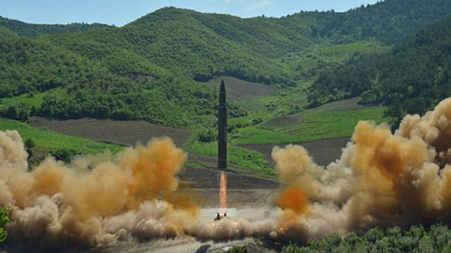 Минобороны РФ: Северная Корея запустила ракету средней дальности