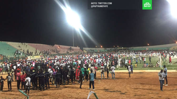 Во время давки на стадионе в Дакаре погибли восемь человек