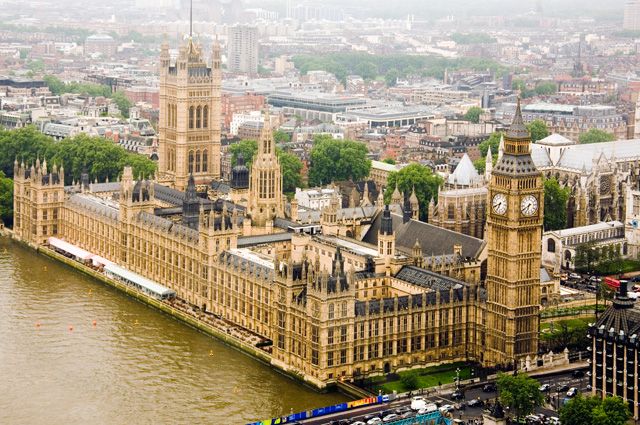 Ролевые игры: британская милиция напала на парламент