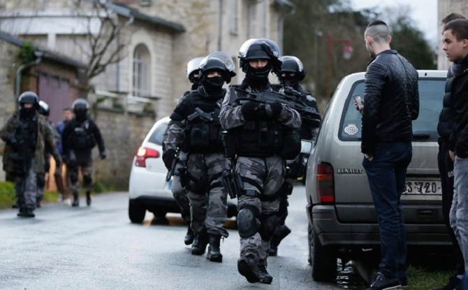 Задержан водитель автомобиля, подозреваемый в наезде на французских военных