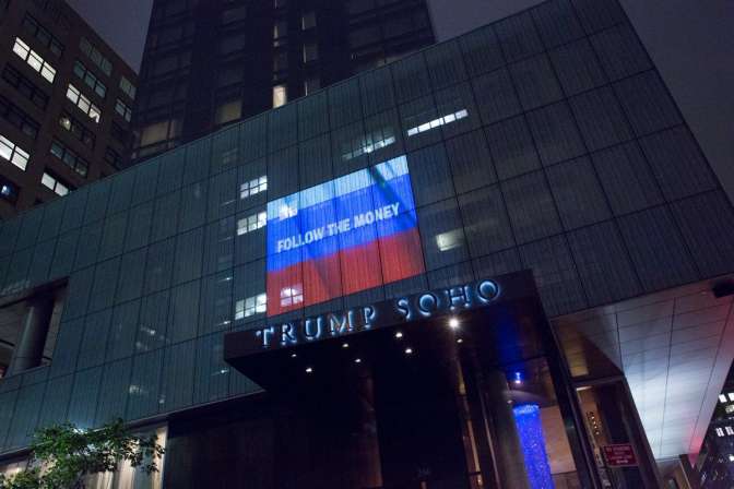 Проекция портрета В. Путина появилась на фасаде отеля Trump SoHo в Нью-Йорке