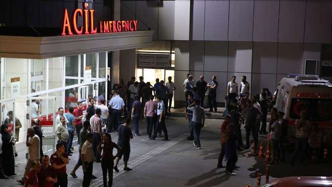 В Стамбуле мужчина с ножом напал на полицейский участок