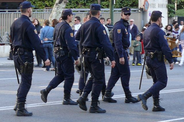 В Барселоне автомобиль сбил 3-х полицейских