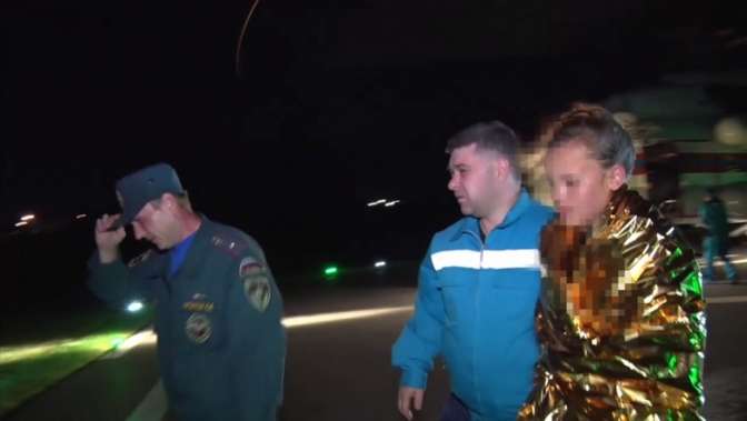 Красноярские cотрудники экстренных служб отыскали в тайге пропавшую неделю назад девочку живой
