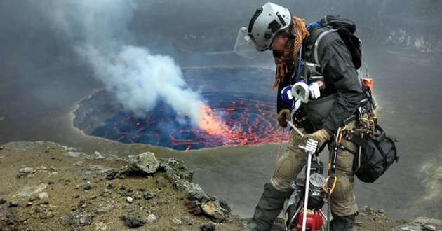 Три человека погибли в кратере вулкана в Италии