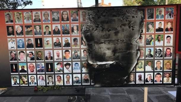 В Одесской области подожгли мемориал погибшим солдатам АТО и Героям Небесной сотни
