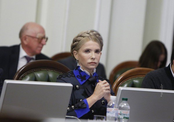 Юлия Тимошенко в «генеральском» наряде появилась на совещании Рады
