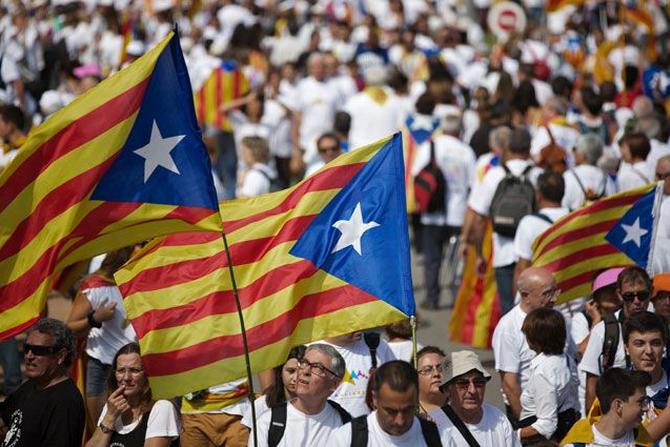 На каталонских чиновников наложили штрафы за компанию референдума
