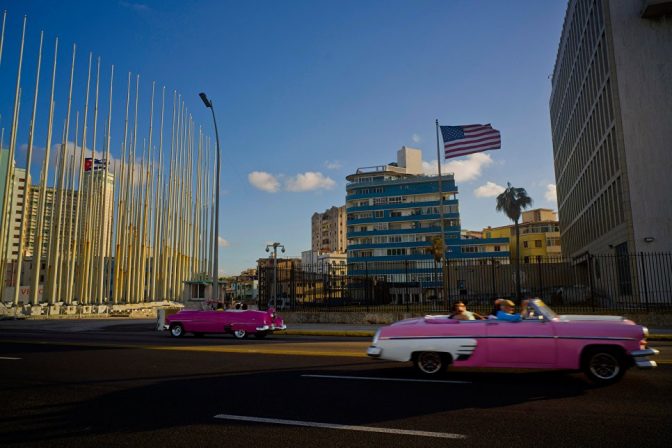 США рассматривают вопрос о закрытии посольства на Кубе