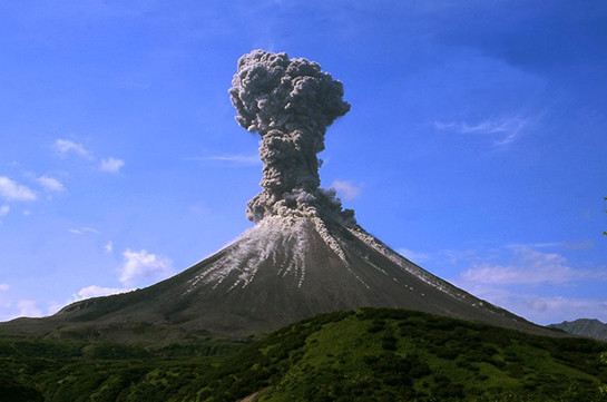 На Бали установили запретную зону из-за активности вулкана Агунг