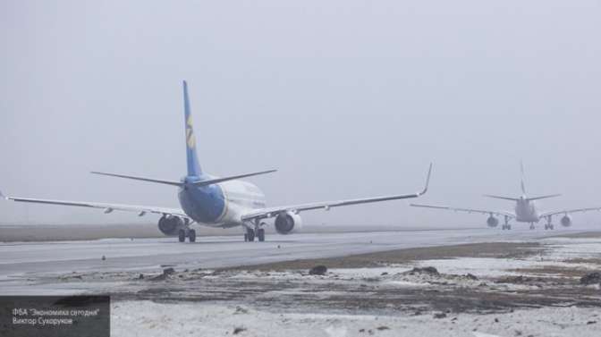 Пассажирский самолет авиакомпании «Россия» совершил экстренную посадку в Екатеринбурге