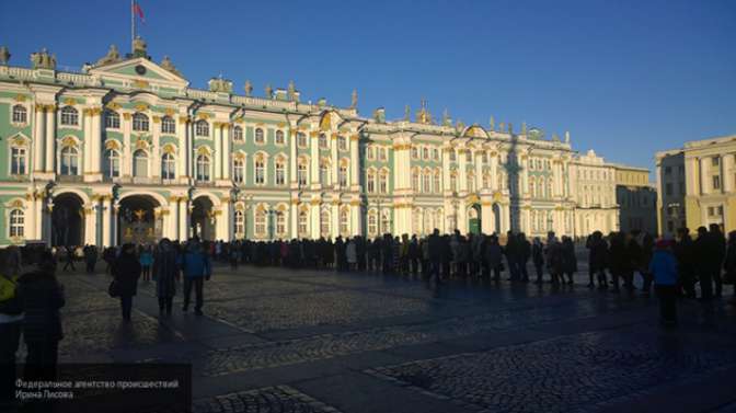 В Петербурге милиция задержала не менее ста мусульман, вышедших на Дворцовую площадь