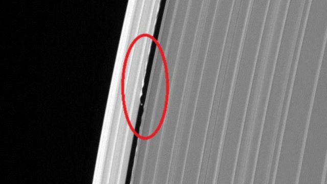 Космический аппарат «Кассини» сфотографировал тайный объект и разбился