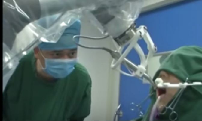 Робот-стоматолог удачно провел операцию на человеке