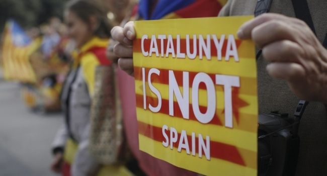 Дороги заблокированы: в Каталонии началась всеобщая забастовка
