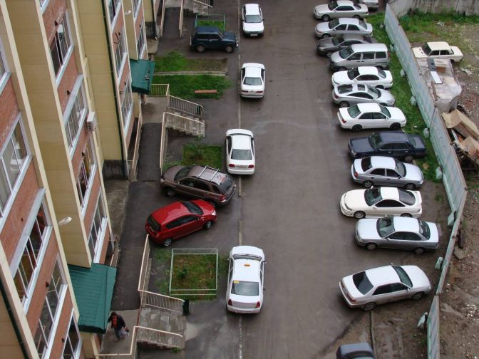 В российской столице могут запретить парковку во дворах