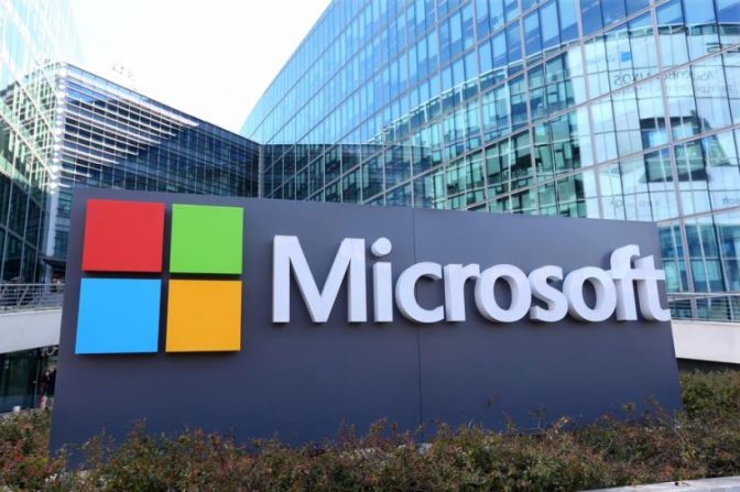 Microsoft разрабатывает новый проект складного планшета Andromeda