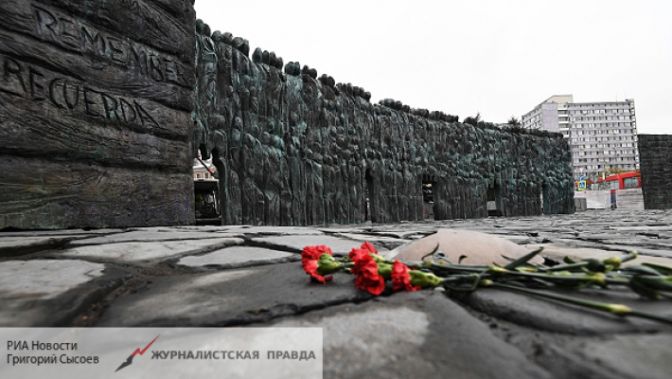 В столице Путин открыл мемориал жертвам репрессий