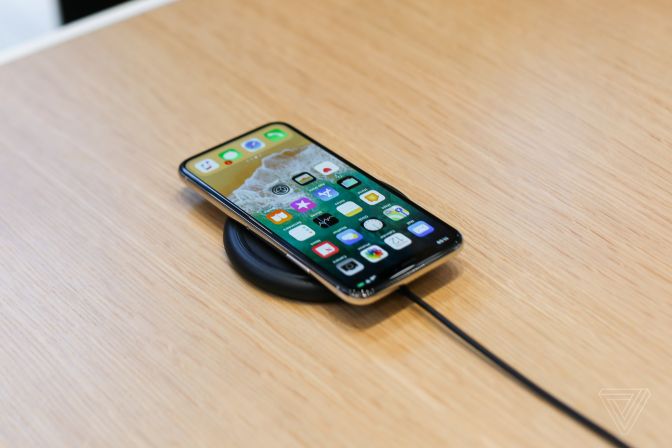 Самсунг зарабатывает на iPhone X больше, чем на своем флагмане