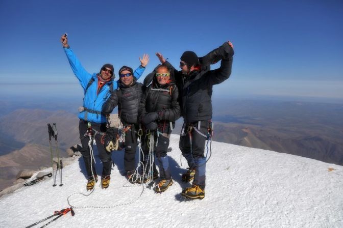 Русский альпинист установил возрастной рекорд по восхождению на Эльбрус