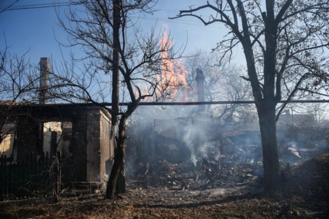 В Горловке в ходе ночного обстрела поврежден жилой дом