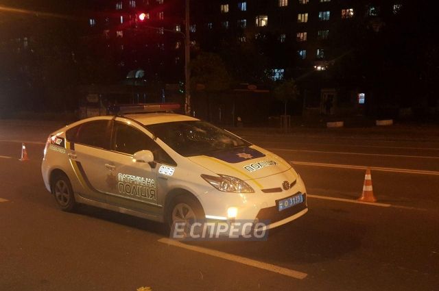 В Киеве патрульный автомобиль наехал на пешехода
