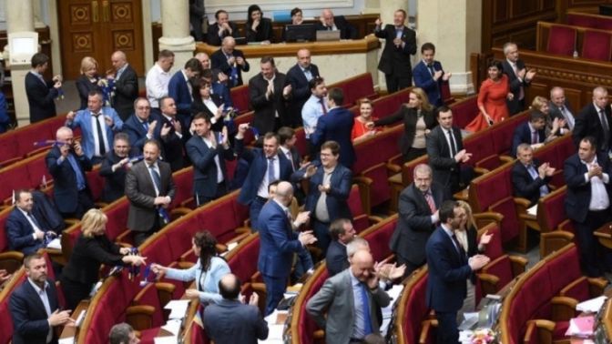 В Верховной Раде нарастает грызня по поводу закона о «реинтеграции Донбасса»