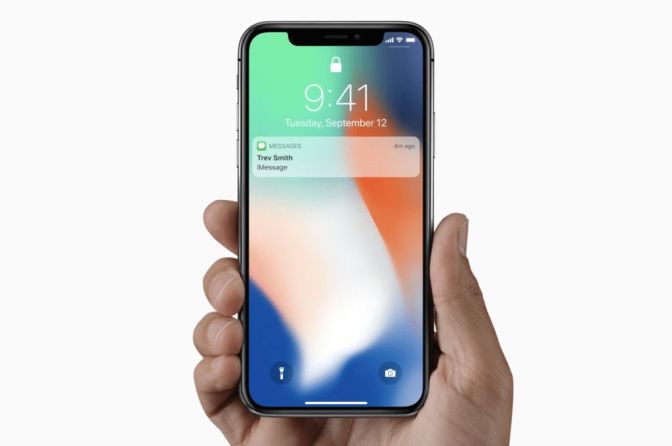 В русском Apple Store за три мин. разобрали предзаказы на iPhone X,