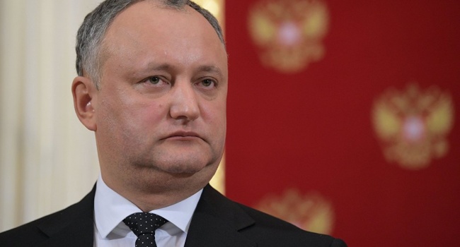 Додон считает, что Молдова должна отказаться от армии