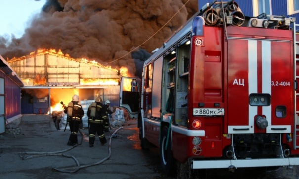 В Волгограде в пожаре на складе найдено тело женщины