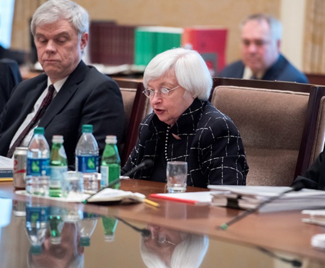 Государственная резервная система США сохранила базовую процентную ставку на прошлом уровне