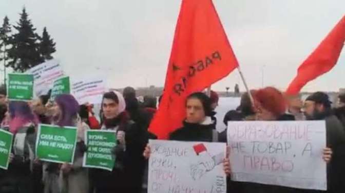 Ксению Собчак освистали на митинге в северной столице