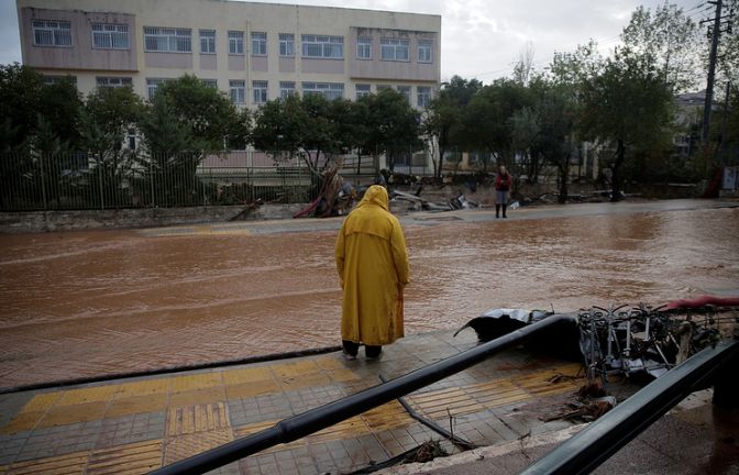 Жертвам наводнения в Греции стали 14 человек