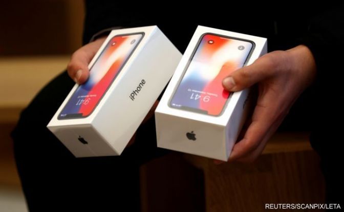 Собственникам iPhone X мешают холод и треск