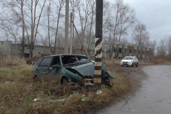 В Башкирии произошла авария, в которой нетрезвый шофёр протаранил железную опору