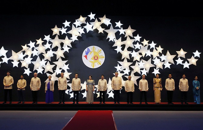 Президент Филиппин Дутерте по указу Трампа спел на саммите АСЕАН