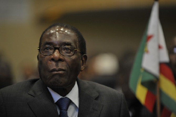 В первый раз за 37 лет в Зимбабве появился новый президент