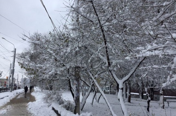 В столице объявлено экстренное предупреждение из-за снегопада